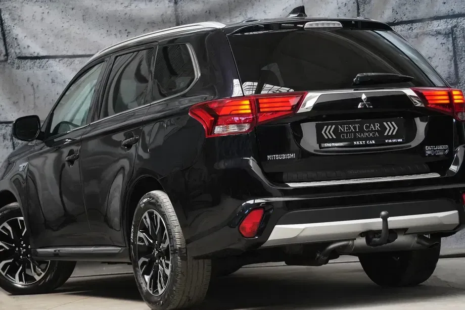 Mitsubishi Outlander 2.0 4WD Plus — imagine 4