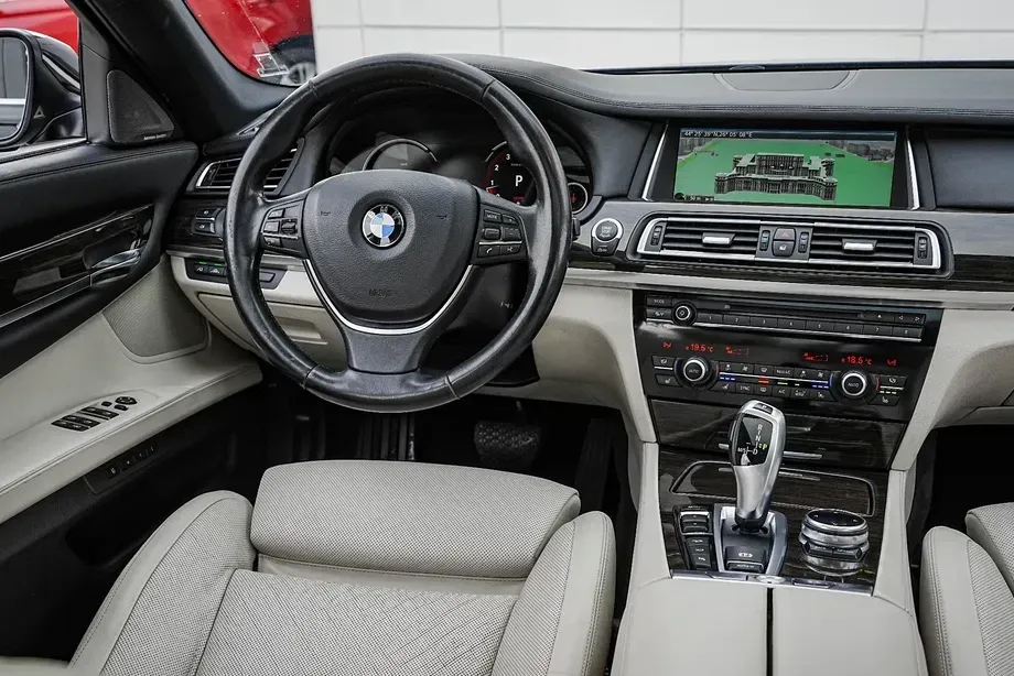 BMW Seria 7 750i xDrive Edition Exclusive — imagine 5