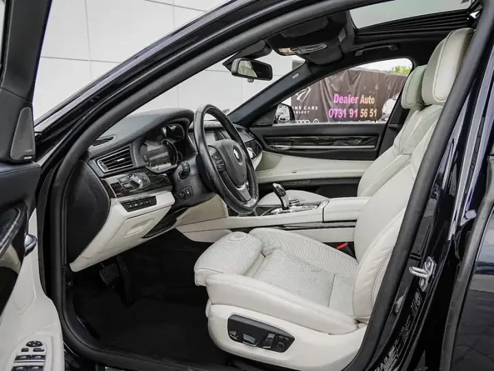 BMW Seria 7 750i xDrive Edition Exclusive