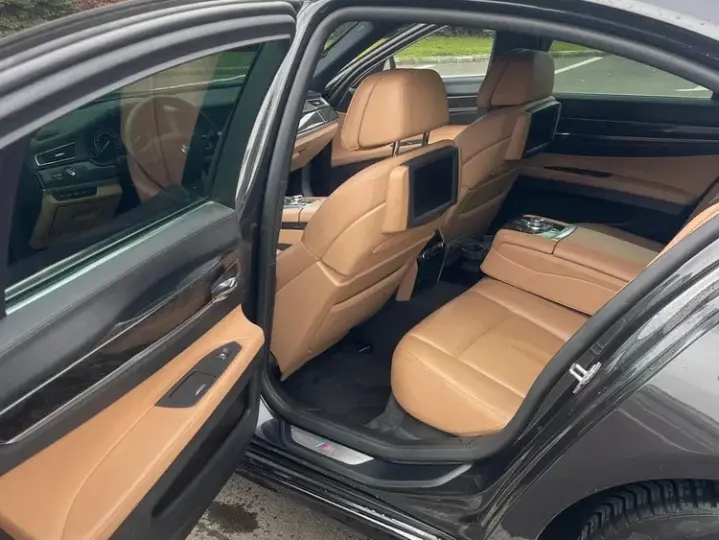 BMW Seria 7 F01/F02 [2008 - 2015] 740d xDrive Aut.