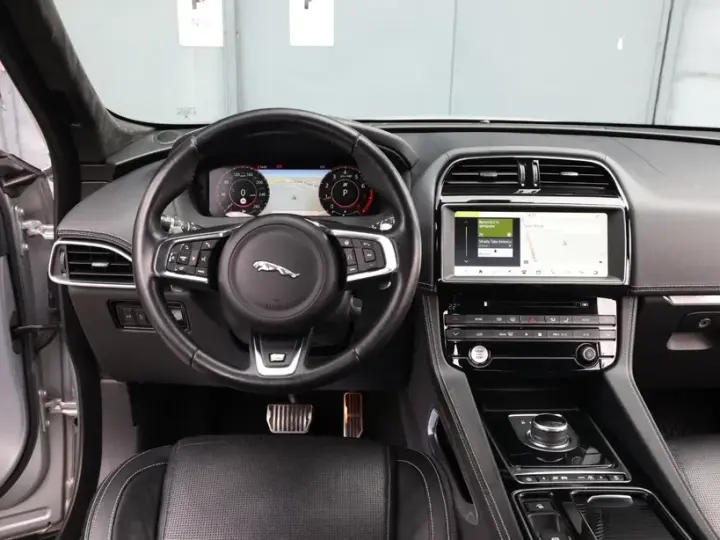 Jaguar F-Pace P250 AWD HSE
