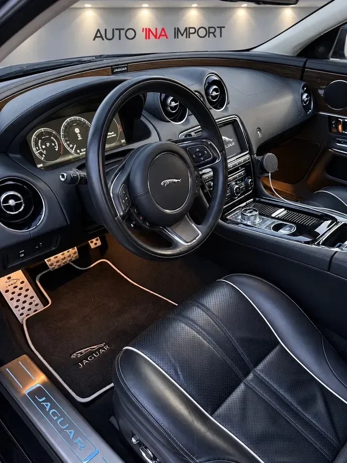 Jaguar XJ 30d Premium Luxury — imagine 5