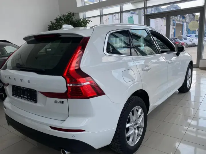 Volvo XC 60 II B4 MHEV AT8 AWD Momentum Pro