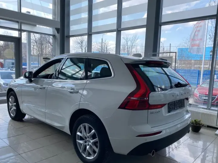 Volvo XC 60 II B4 MHEV AT8 AWD Momentum Pro