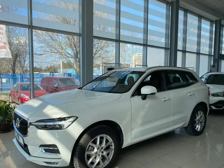 Volvo XC 60 II B4 MHEV AT8 AWD Momentum Pro