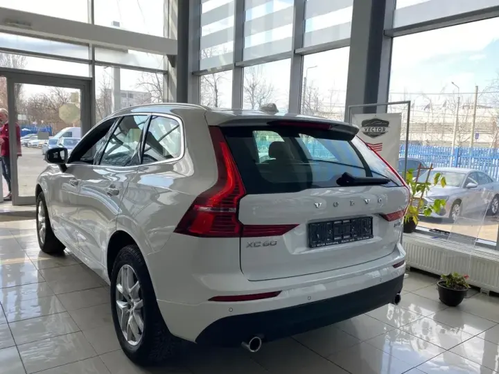 Volvo XC 60 II B4 MHEV AT8 AWD Momentum Pro
