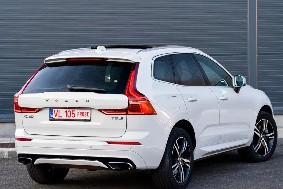 Volvo XC 60 II T8 Twin Engine AWD R-Design — imagine 4