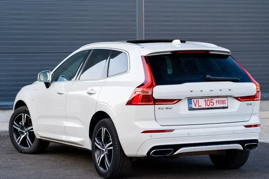 Volvo XC 60 II T8 Twin Engine AWD R-Design — imagine 3