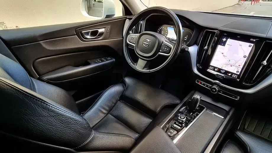 Volvo XC 60 II Recharge T6 Twin Engine eAWD Inscription Expression — imagine 2