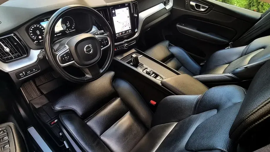 Volvo XC 60 II Recharge T6 Twin Engine eAWD Inscription Expression — imagine 4