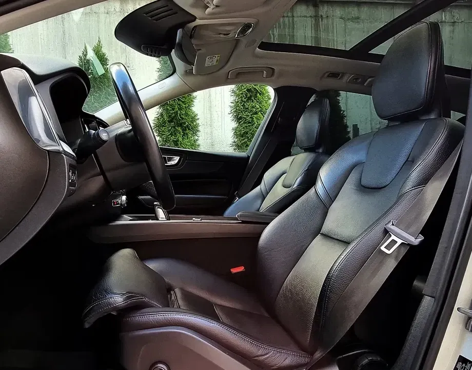Volvo XC 60 II Recharge T6 Twin Engine eAWD Inscription Expression — imagine 6
