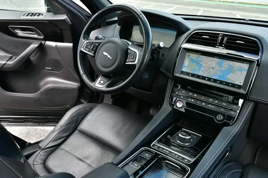 Jaguar F-Pace 20d AWD Aut. R-Sport — imagine 4