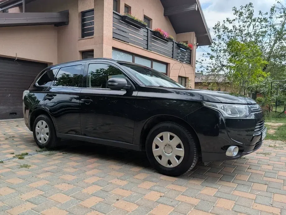 Mitsubishi Outlander III 2.2 DI-D 4WD Intense — imagine 2