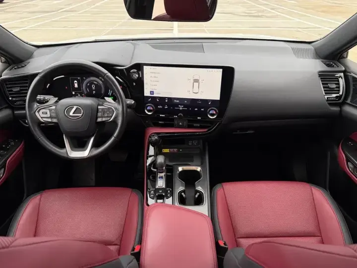 Lexus NX II 450h+ E-FOUR Luxury-Paket