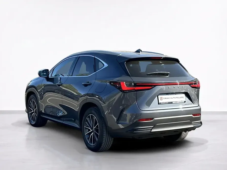 Lexus NX — imagine 3