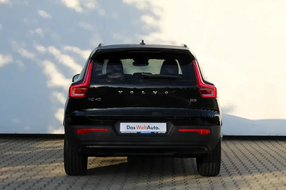 Volvo XC 40 B3 AT FWD MHEV Plus Dark — imagine 6