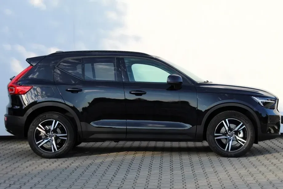 Volvo XC 40 B3 AT FWD MHEV Plus Dark — imagine 4