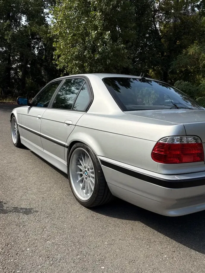 BMW Seria 7 — imagine 6