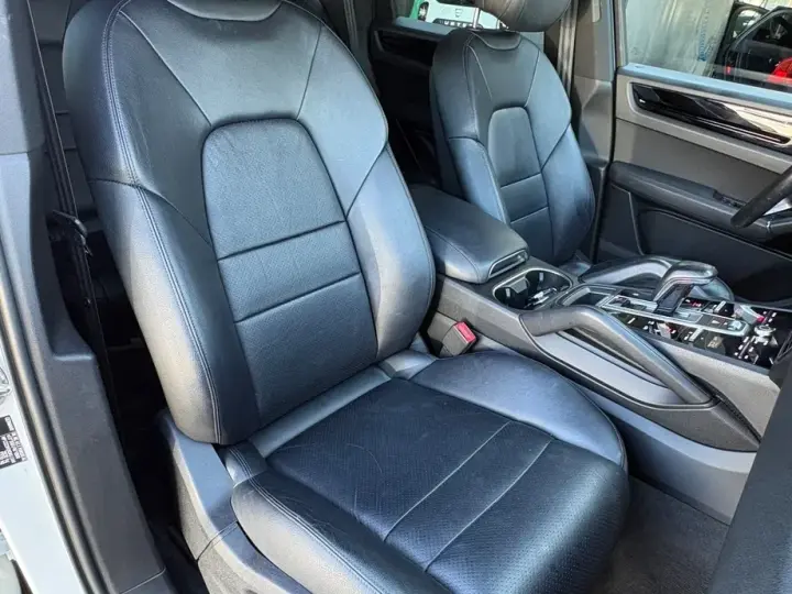 Porsche Cayenne Standard