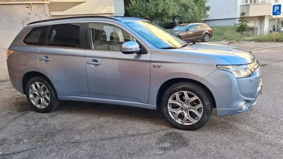Mitsubishi Outlander III 2.0 Litre DOHC MIVEC 4WD Instyle Navi — imagine 4