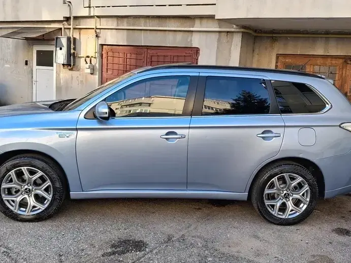 Mitsubishi Outlander III 2.0 Litre DOHC MIVEC 4WD Instyle Navi