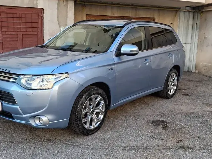 Mitsubishi Outlander III 2.0 Litre DOHC MIVEC 4WD Instyle Navi