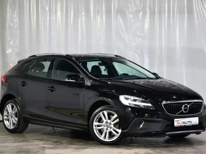 Volvo V40 II