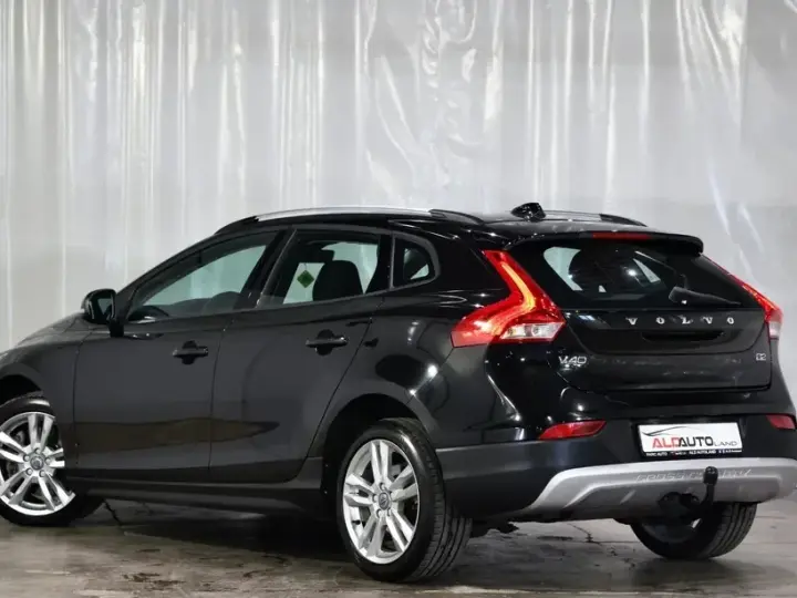 Volvo V40 II