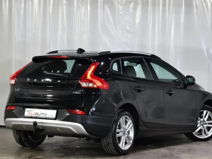 Volvo V40 II