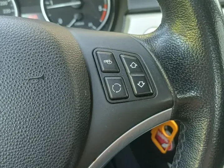 BMW Seria 3 E90/E91/E92/E93 [2005 - 2013] 320d