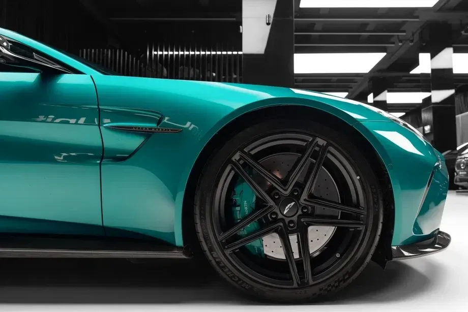Aston Martin V8 Vantage — imagine 5
