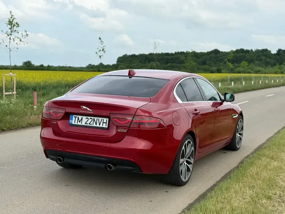 Jaguar XE 25d AWD Aut. Portfolio — imagine 4