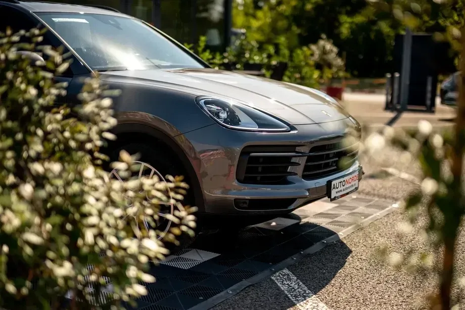 Porsche Cayenne Standard — imagine 2