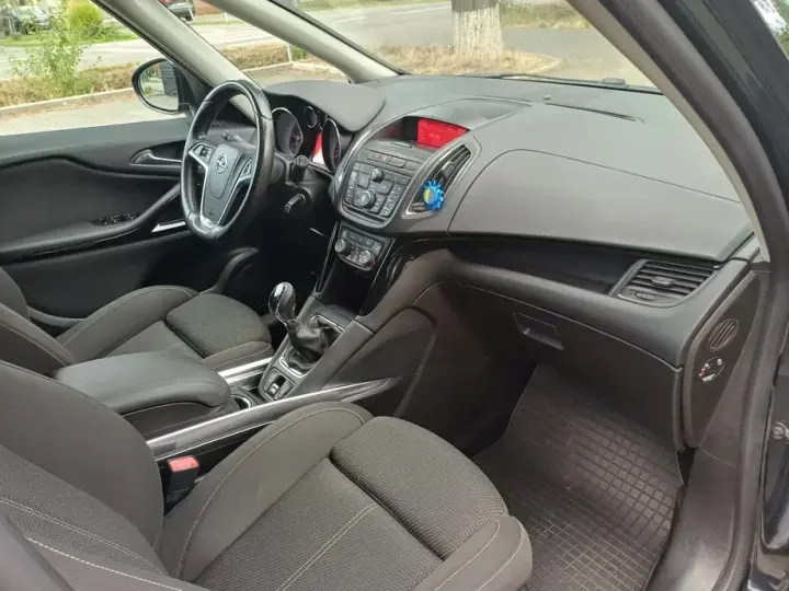 Opel Zafira C [2011 - Prezent Tourer 2.0 CDTI Active