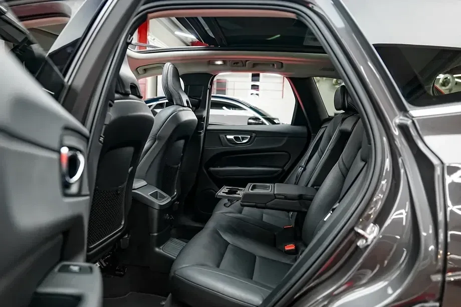Volvo XC 60 II Recharge T6 Twin Engine eAWD Inscription Expression — imagine 6