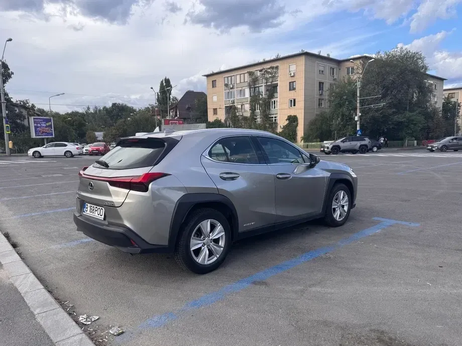 Lexus UX — imagine 3