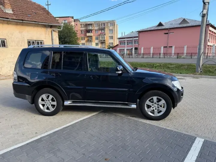 Mitsubishi Pajero IV LWB 3.2 DI-D Invite+ M/T