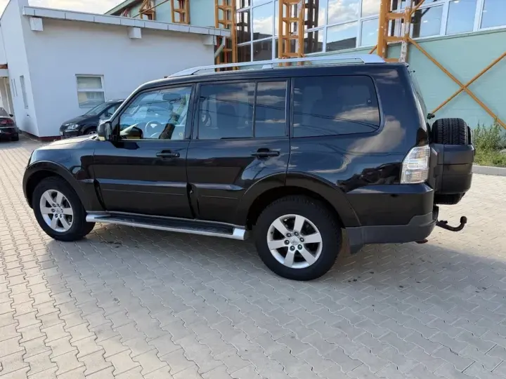 Mitsubishi Pajero IV LWB 3.2 DI-D Invite+ M/T