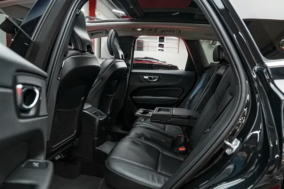Volvo XC 60 II Recharge T6 Twin Engine eAWD Inscription Expression — imagine 6