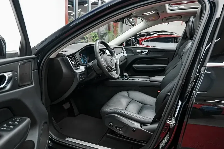 Volvo XC 60 II Recharge T6 Twin Engine eAWD Inscription Expression — imagine 4