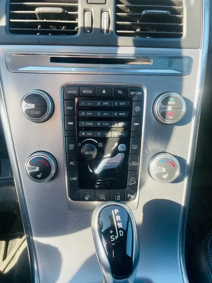 Volvo XC 60 I D5 AWD Geartronic Linje Inscription — imagine 2
