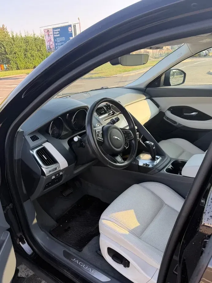 Jaguar E-Pace P200 AWD S — imagine 3
