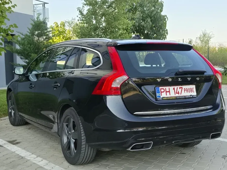Volvo V60 I D6 Plug-In-Hybrid AWD Geartronic Summum — imagine 6