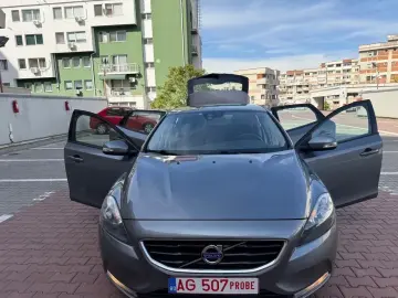 Volvo V40 D2 Powershift Momentum