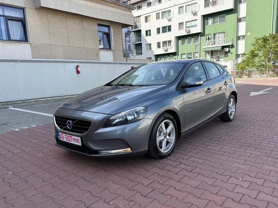 Volvo V40 D2 Powershift Momentum — imagine 4