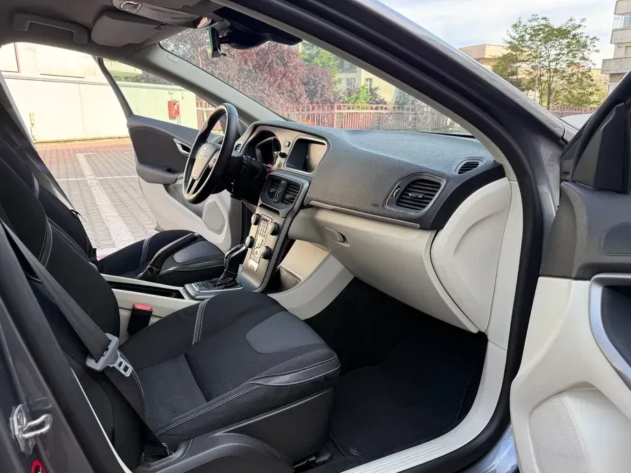 Volvo V40 D2 Powershift Momentum — imagine 6