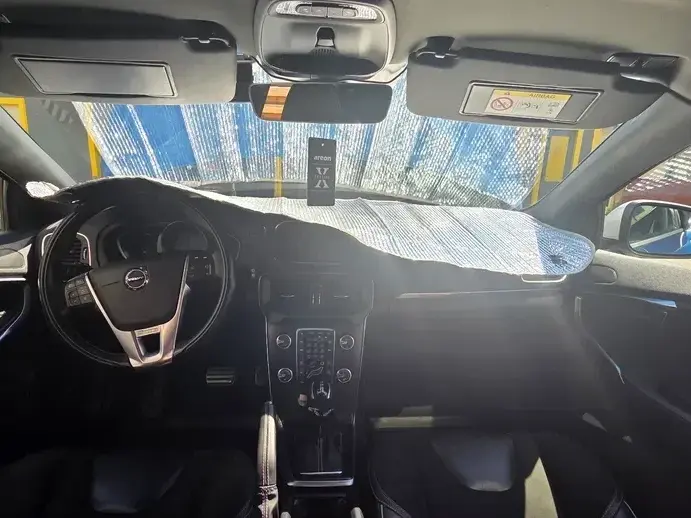 Volvo V40 II