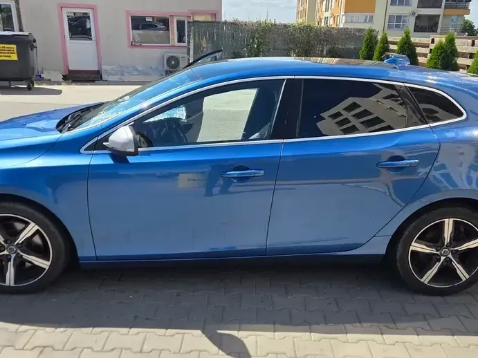 Volvo V40 II