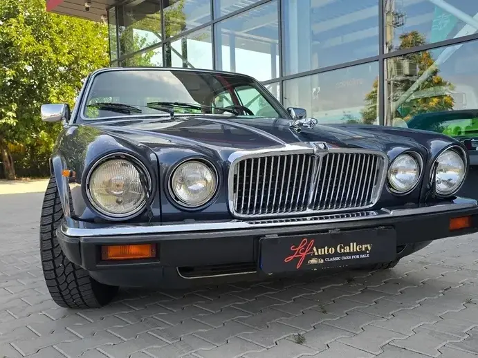 Jaguar XJ