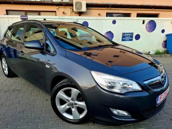 Opel Astra J 1.7 CDTI DPF Design Edition